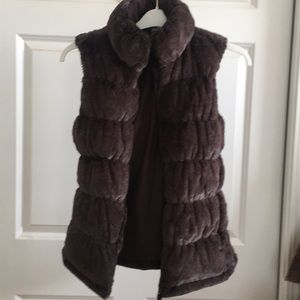 Athleta Brown goose down sleeveless puffy jacket